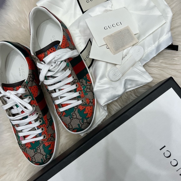 Brand new Gucci Ace sneakers with strawberries - Picture 6 of 6